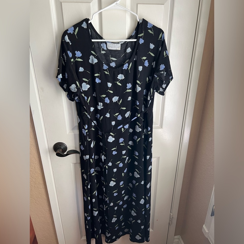 Maternity Summe Floral dress. Black & Blue Floral dress very comfortable. 💙